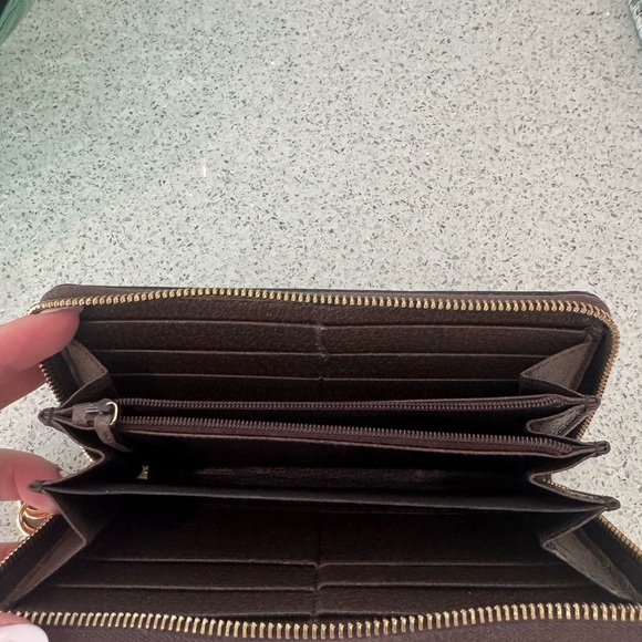 Gucci Beige and Brown Wallet with Green and Red Stripe - Picture 5 of 9